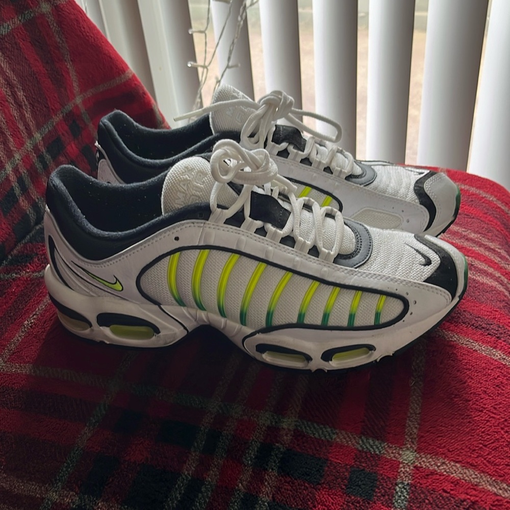 Nike Tailwind Neon, Mens size 11, Worn only a few times*